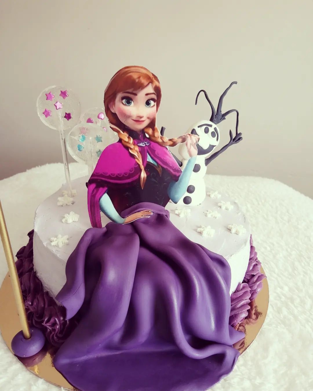 [New Designs] 17 Frozen Disney Anna Cake Designs for Birthday in 2024