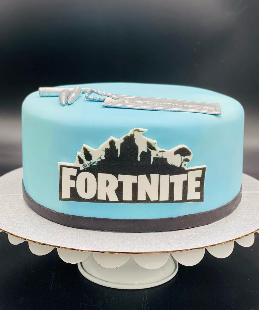 [Latest] 12 Fondant Cake Designs, Images for Birthdays in 2024