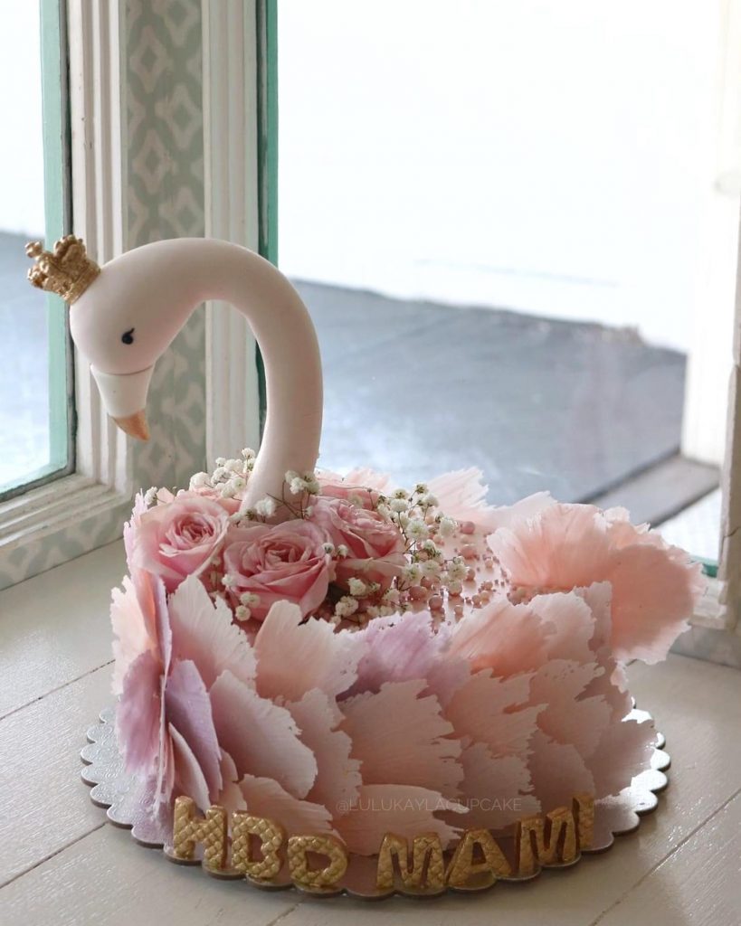 pink swan cake