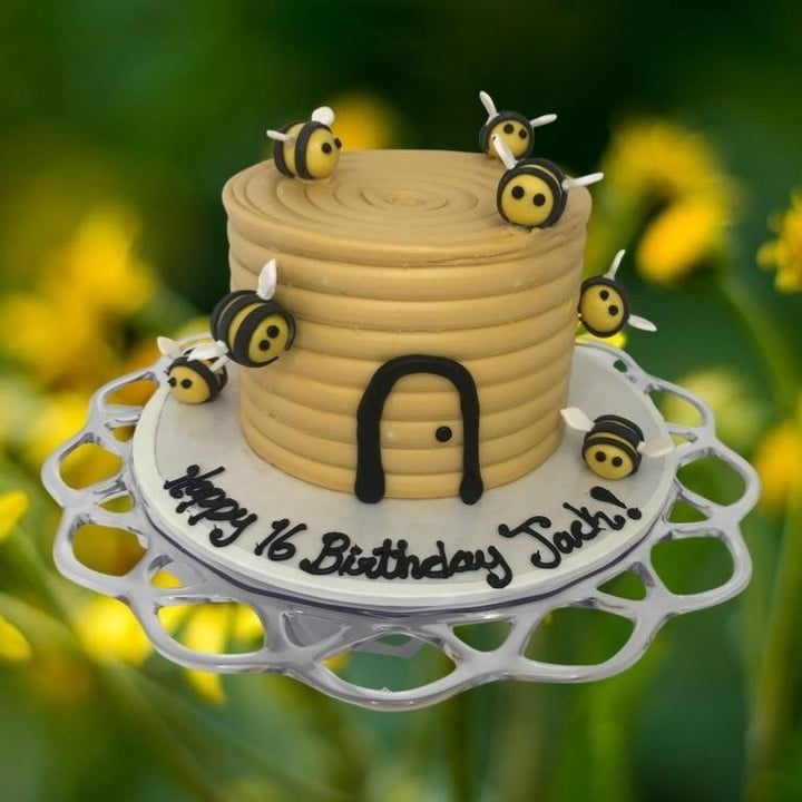 simple bee cake