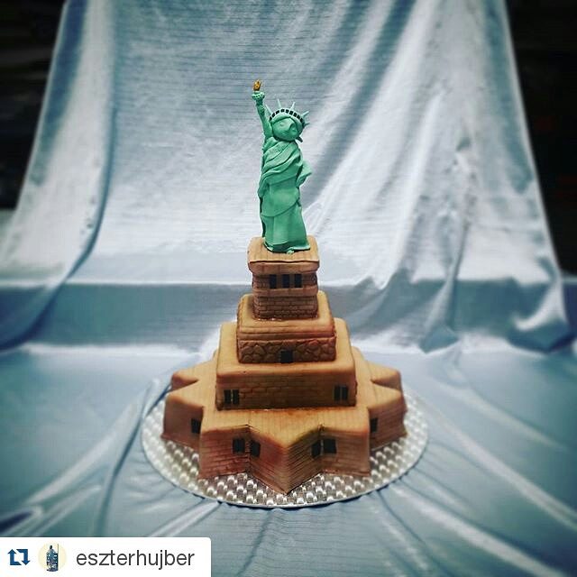 Chocolate Statue of Liberty Cake 2
