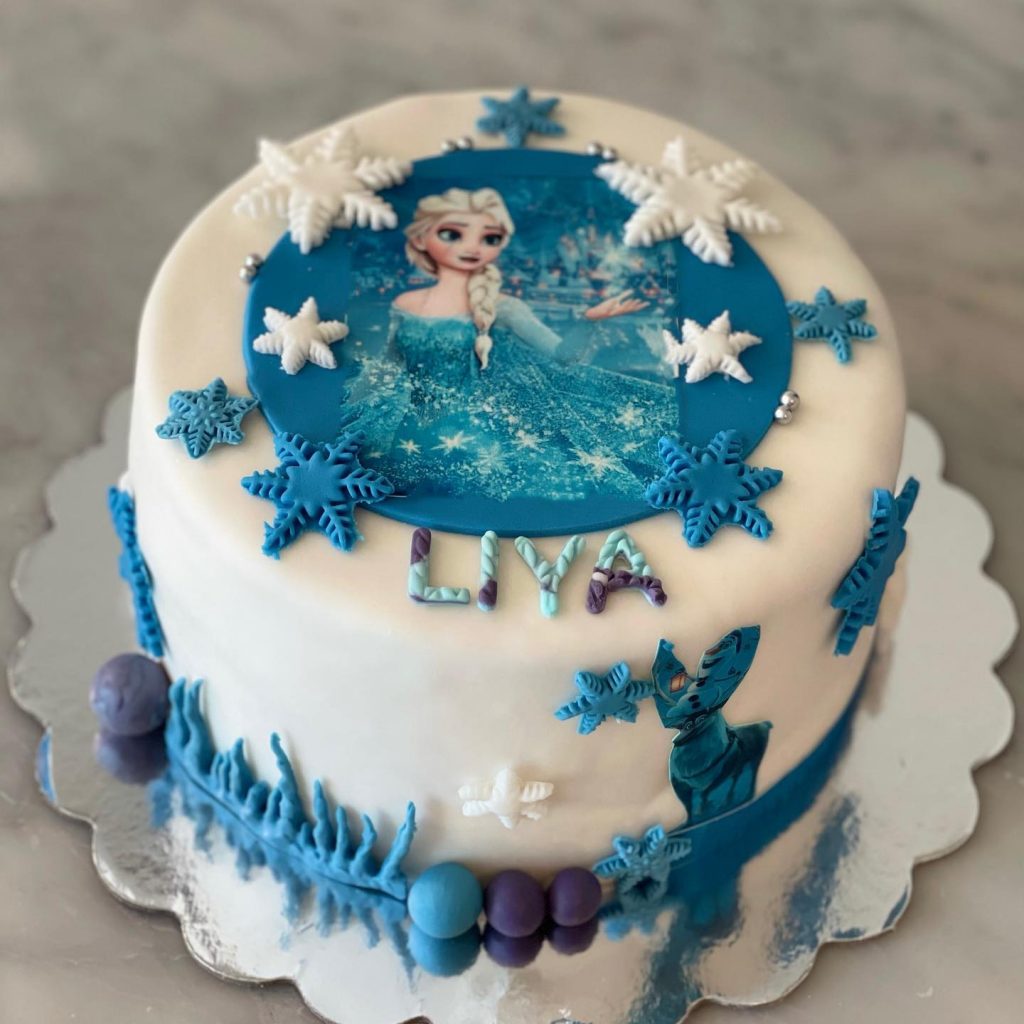 Simple Disney Elsa Cake Designs1