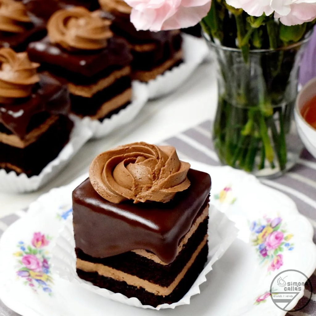 Dark Chocolate Cake Designs2