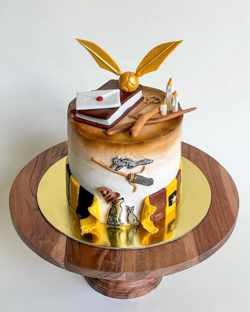 Hufflepuff Themed Cake Designs2