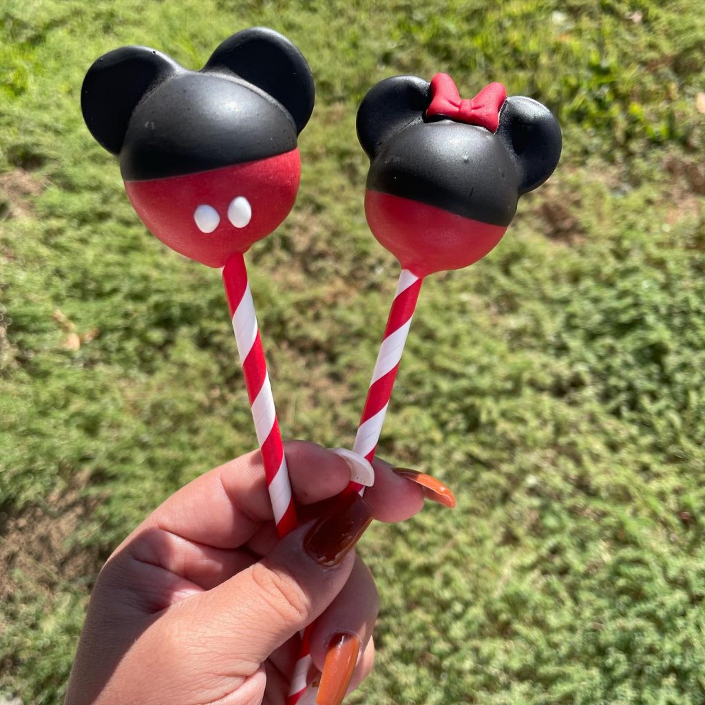 Mickey Mouse Cake Pops2