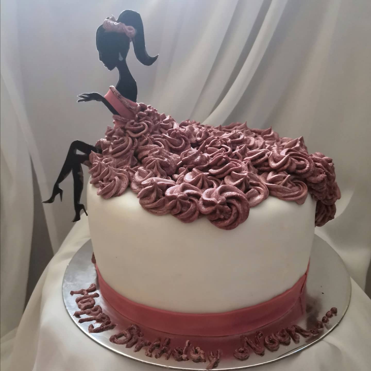 [Latest] 16 Pretty Woman Cake Designs Images in 2023