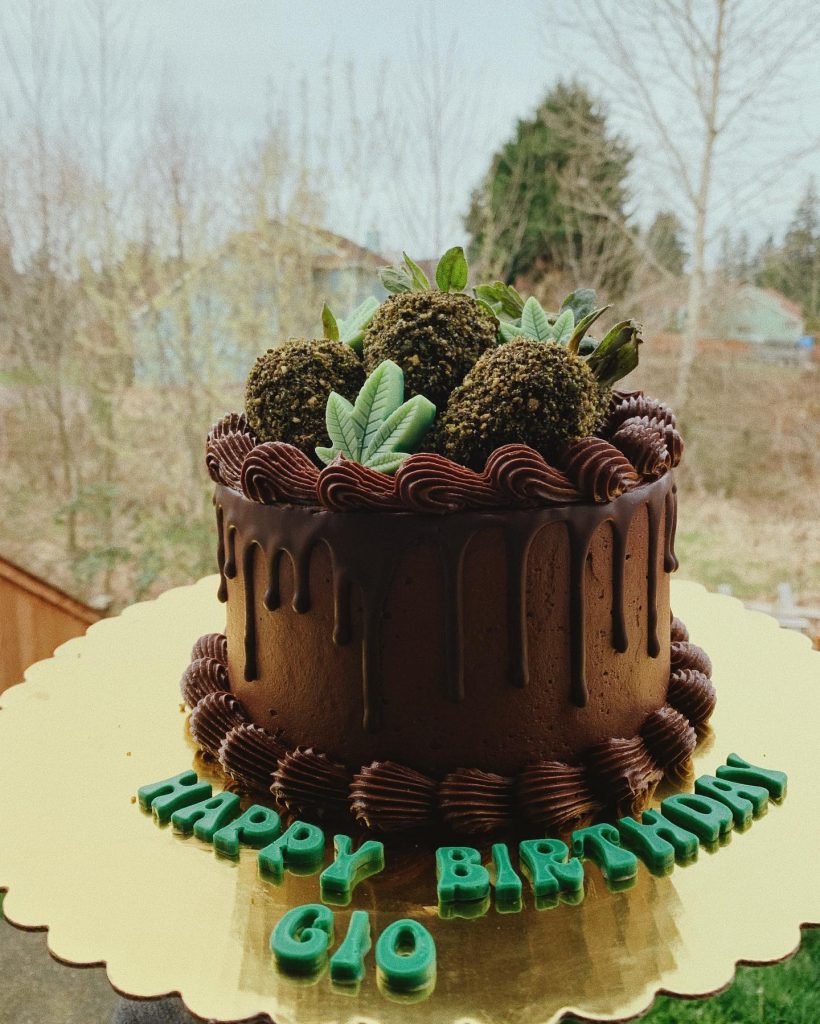 Weed And Chocolate Covered Strawberries Cake Toppers