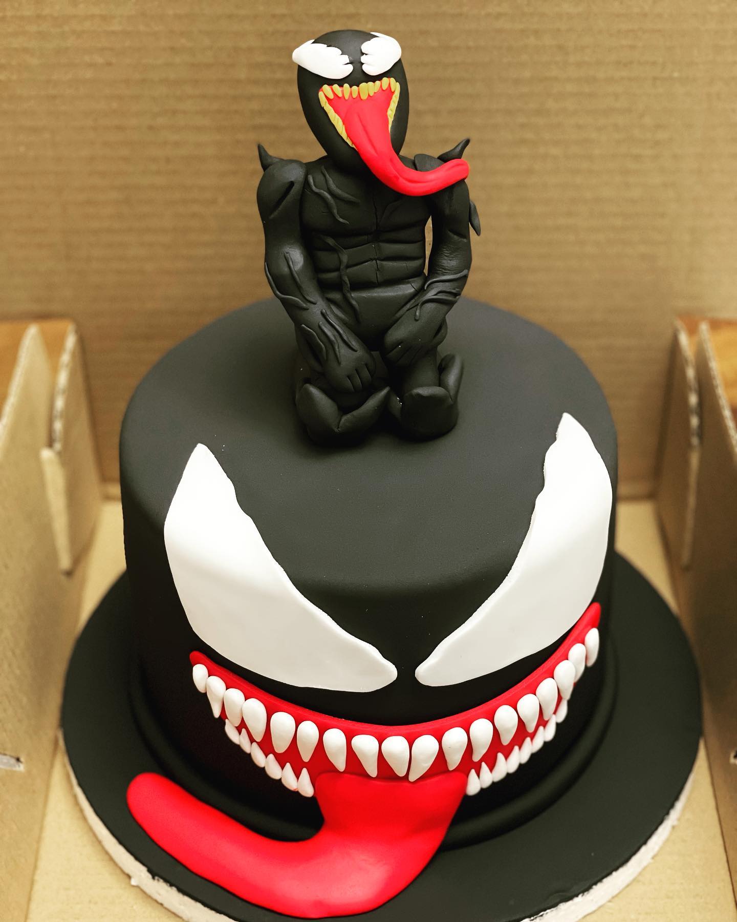 14 Venom Cake Designs Toppers in 2024