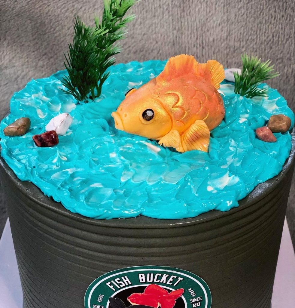 Goldfish Cake Topper 2