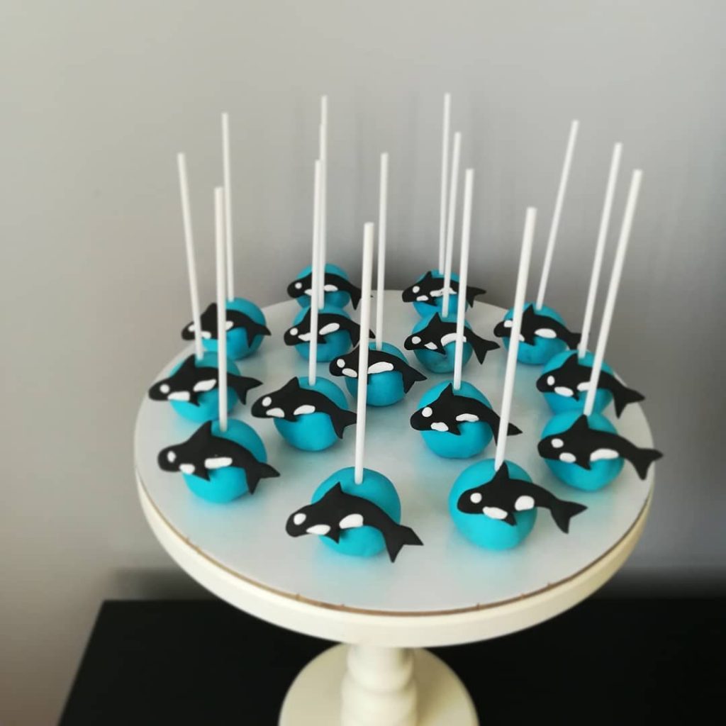 Whale Cake pops 2