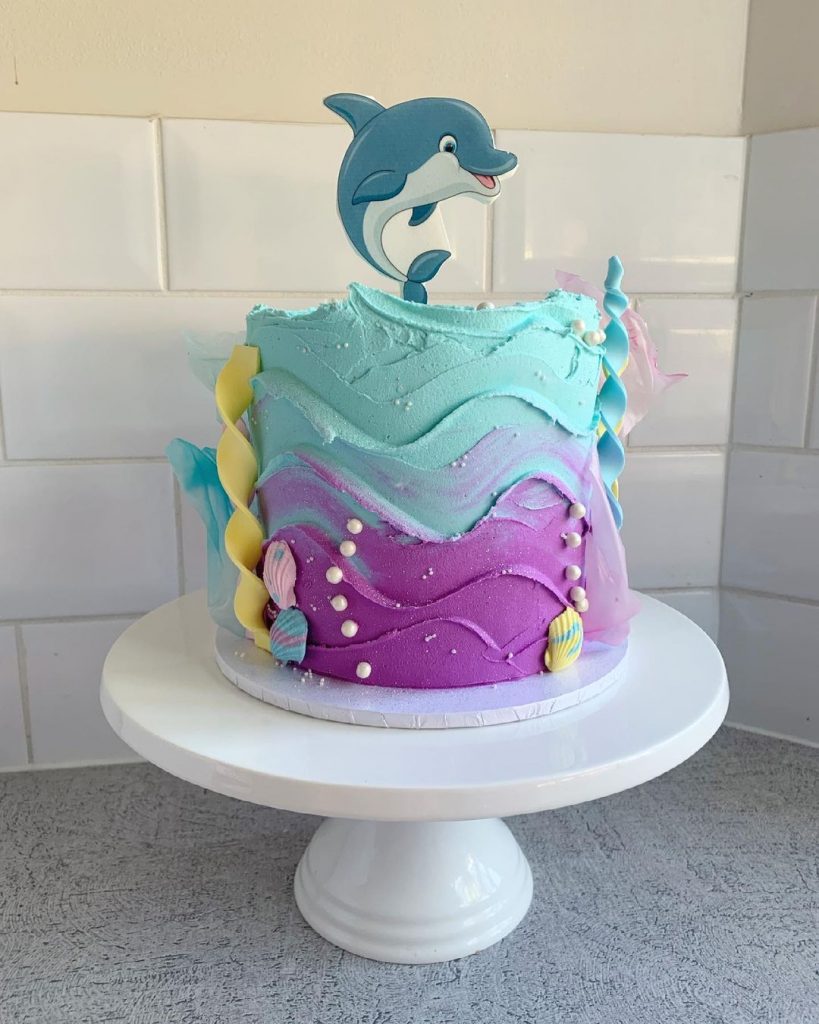 beautiful Dolphin Cake 2