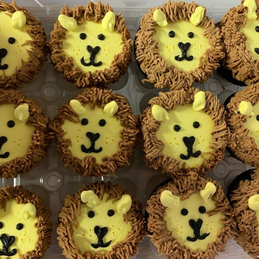 lion cupcakes