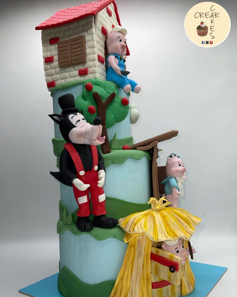 tiered Three Little Pigs Cakes
