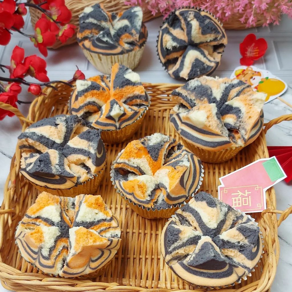 tiger cupcakes