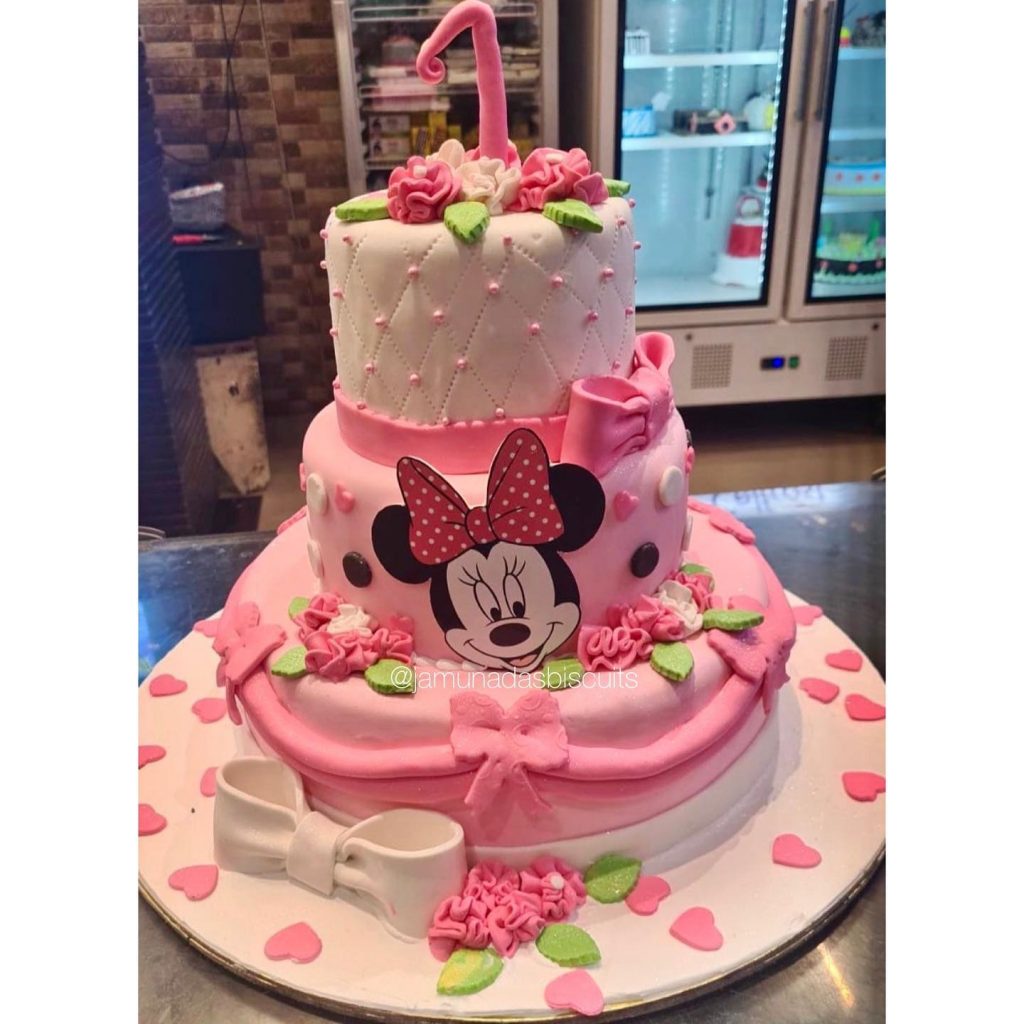 Minnie Mouse Cake Design 3 layer 2