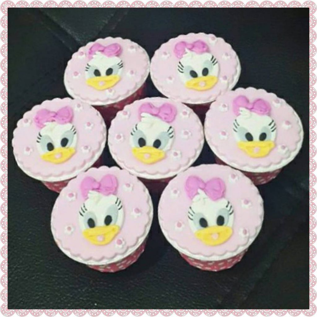 Daisy Duck Cupcakes