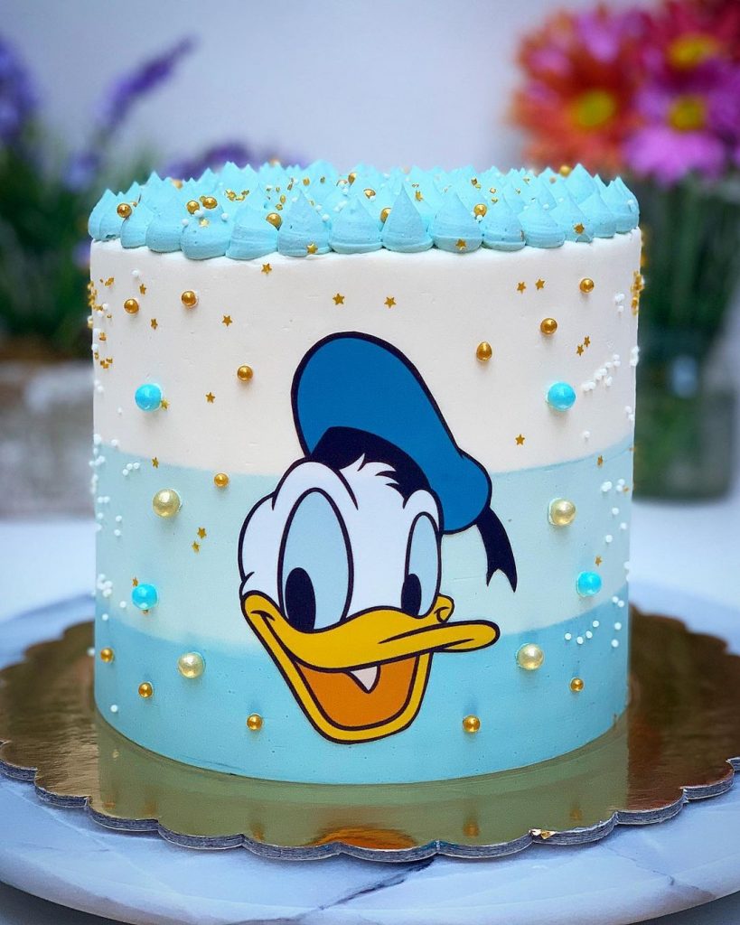 Donald Duck Cake