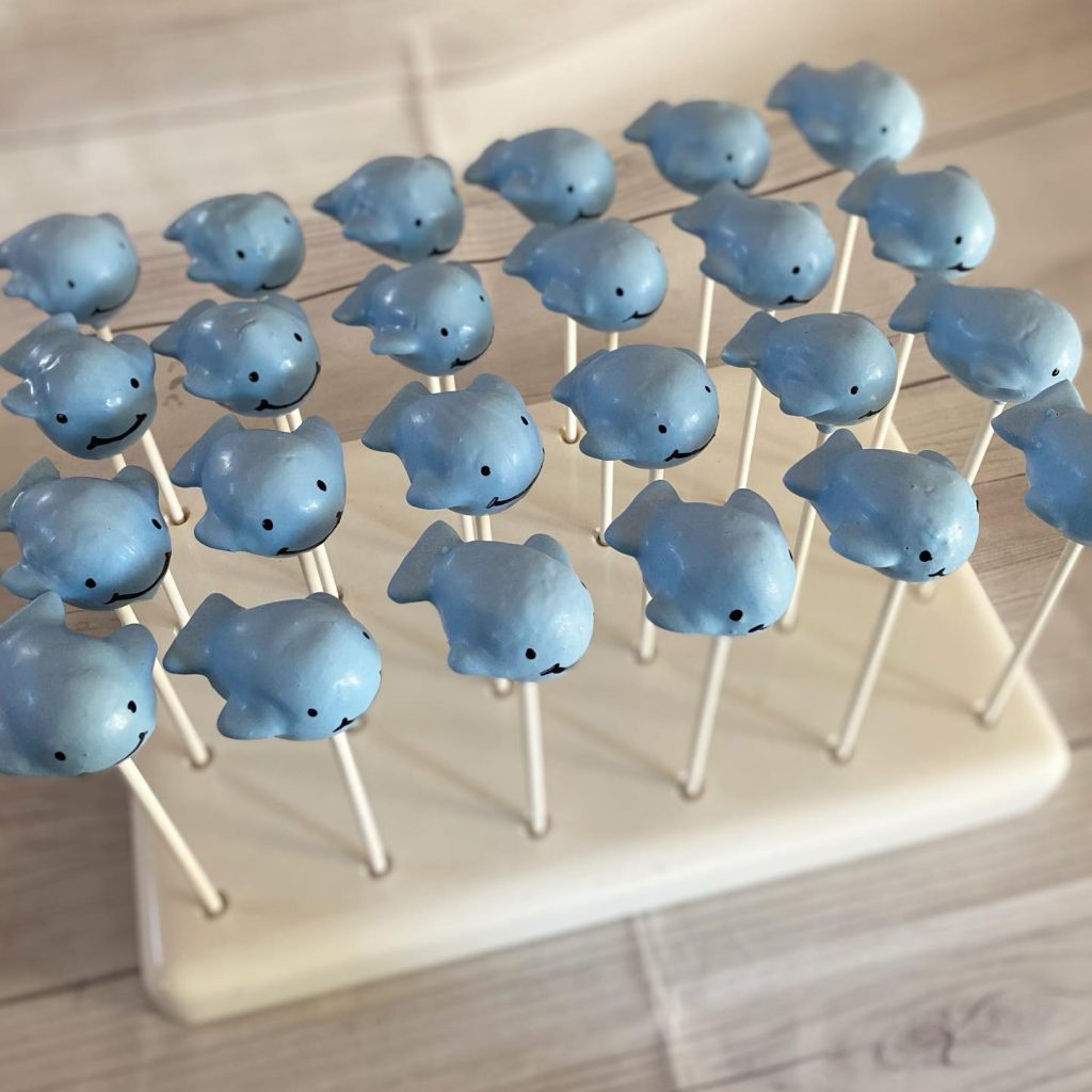 Blue whale Cake pops 2